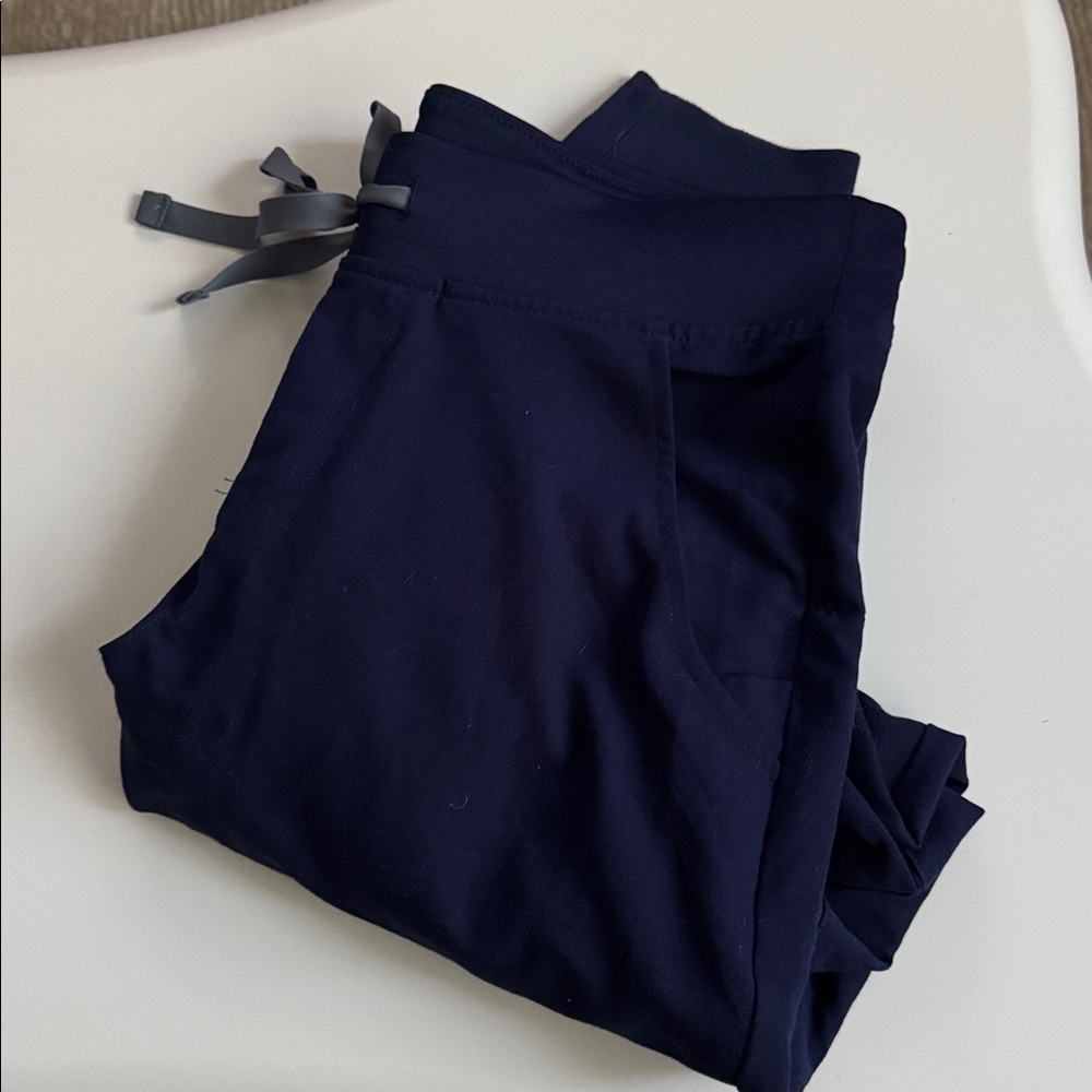 FIGS zamora jogger navy petite